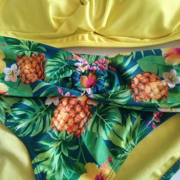 NWT tropical 2 piece bathing suit. Medium - Picture 3 of 6